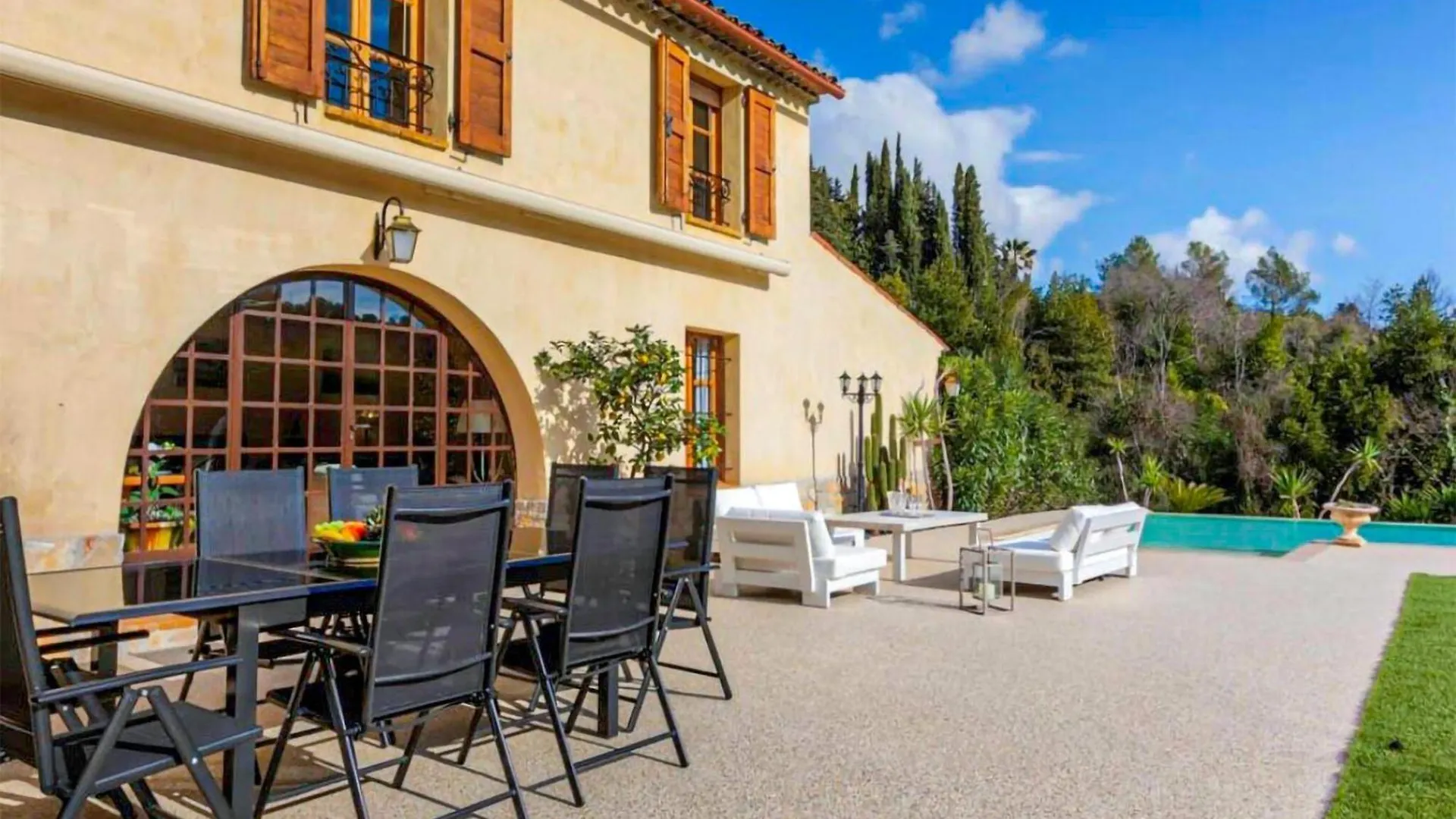 4 Bedroom Cozy Home In لا كول سور لو فرنسا