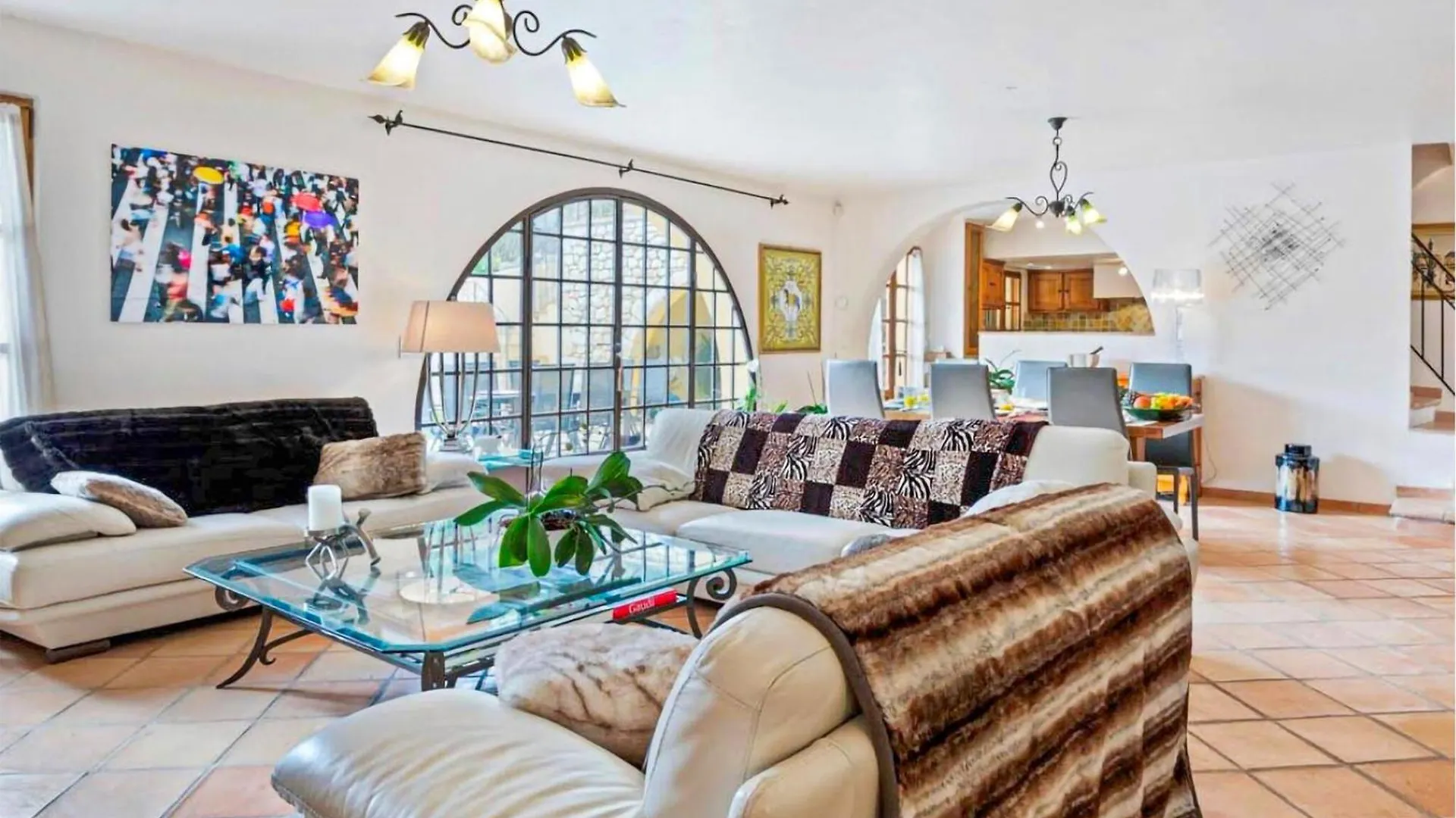 4 Bedroom Cozy Home In لا كول سور لو 0*,  فرنسا
