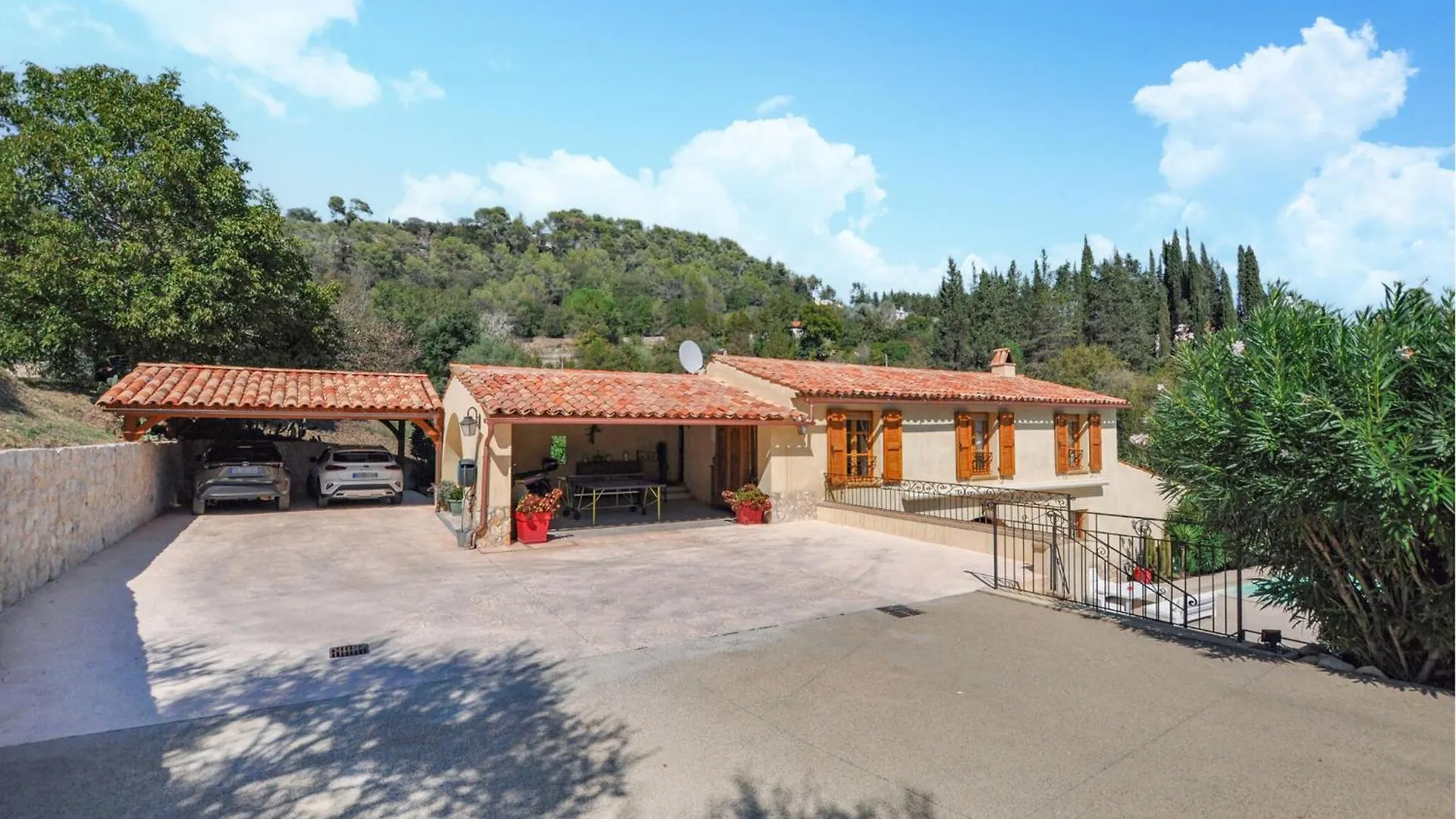 4 Bedroom Cozy Home In لا كول سور لو بيت للعطل