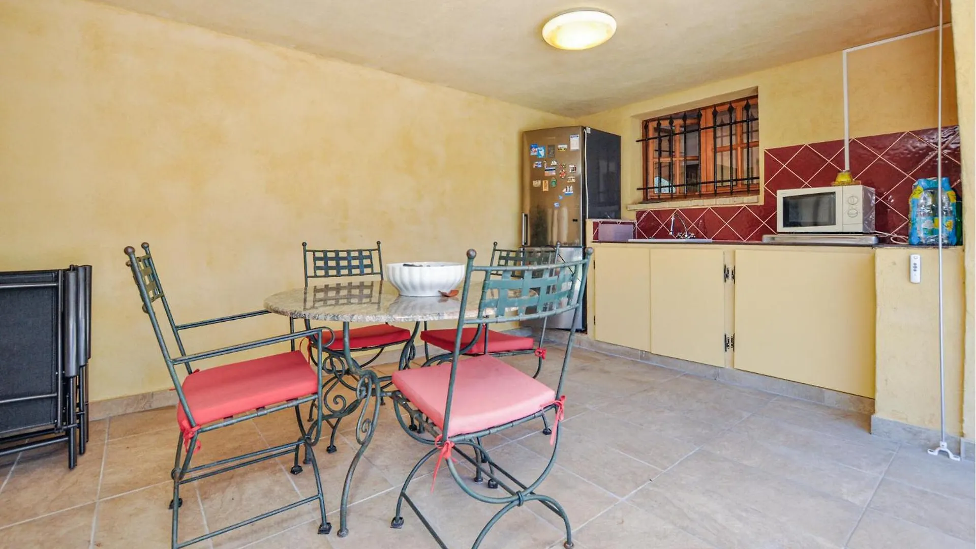 4 Bedroom Cozy Home In لا كول سور لو بيت للعطل