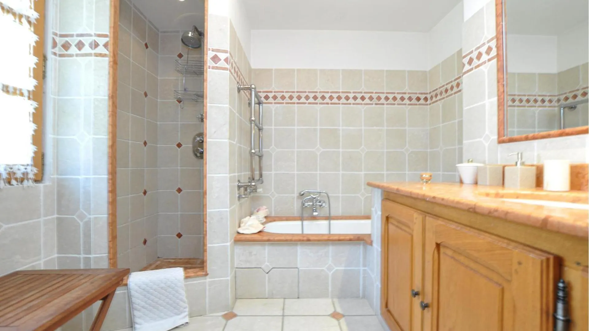 4 Bedroom Cozy Home In لا كول سور لو بيت للعطل